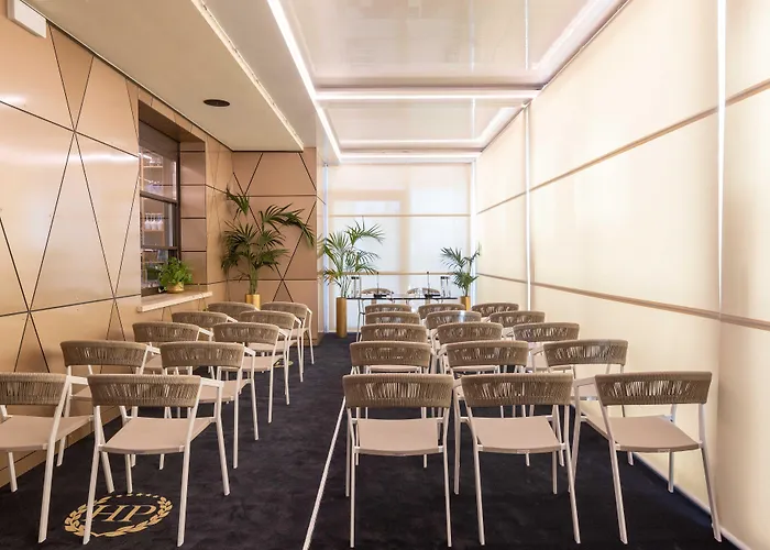 The Promenade Luxury Wellness מלון 5*