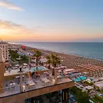 Szálloda The Promenade Luxury Wellness 5*