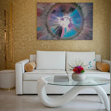 Ξενοδοχείο The Promenade Luxury Wellness