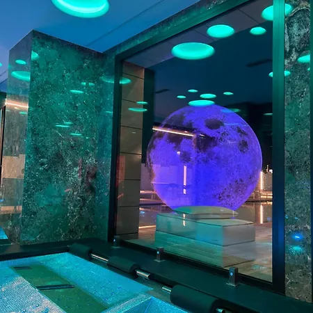 The Promenade Luxury Wellness מלון