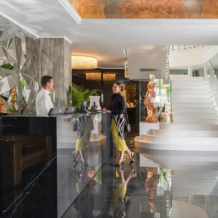 The Promenade Luxury Wellness מלון 5*