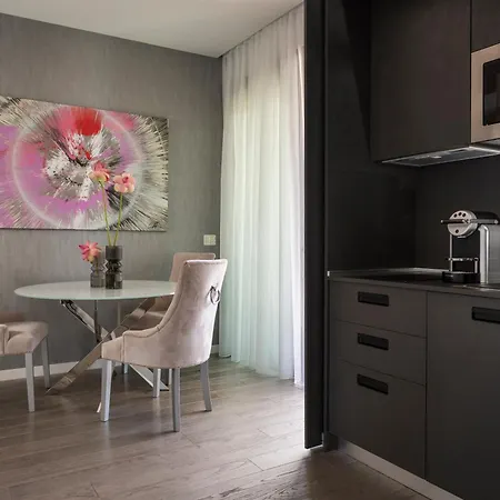 The Promenade Luxury Wellness Отель 5*