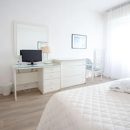 The Promenade Luxury Wellness Отель Риччоне