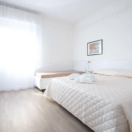 The Promenade Luxury Wellness Отель Риччоне