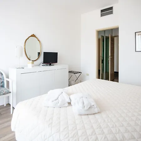 Отель The Promenade Luxury Wellness