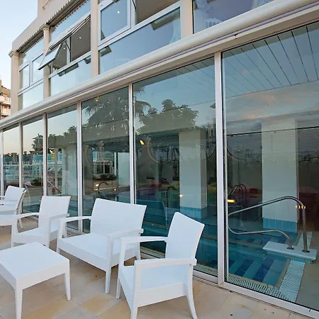 Ξενοδοχείο The Promenade Luxury Wellness 5*