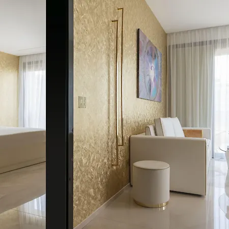 מלון The Promenade Luxury Wellness ריצ'יונה