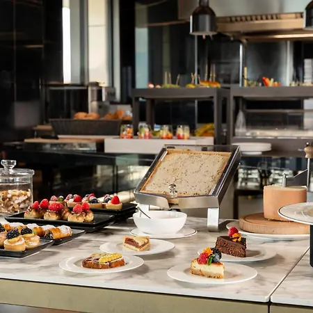 Отель The Promenade Luxury Wellness