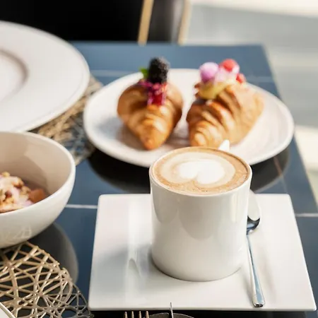 The Promenade Luxury Wellness Ξενοδοχείο 5*