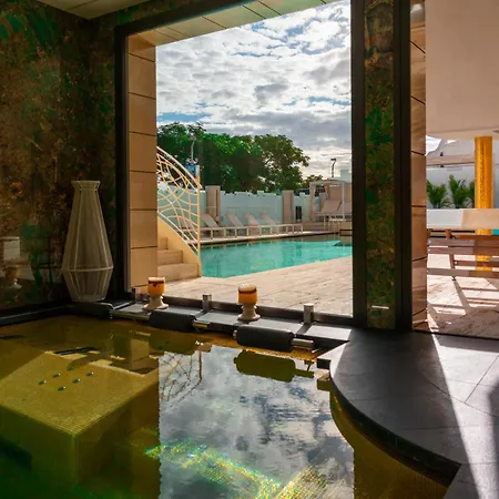 The Promenade Luxury Wellness Отель Риччоне