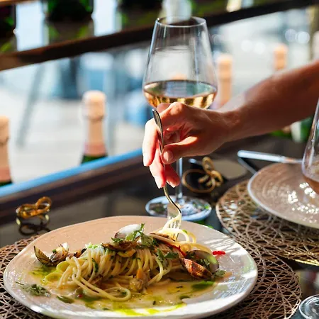 Ξενοδοχείο The Promenade Luxury Wellness