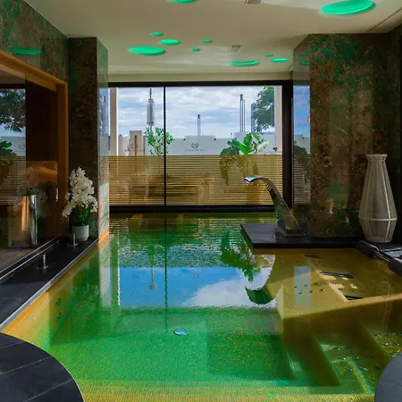 Отель The Promenade Luxury Wellness