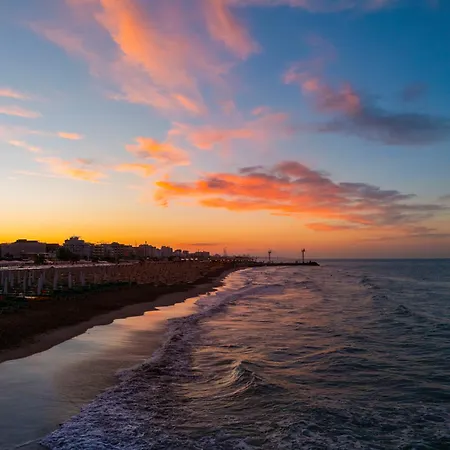 Отель The Promenade Luxury Wellness