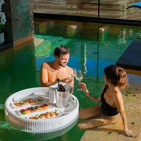 Отель The Promenade Luxury Wellness 5*