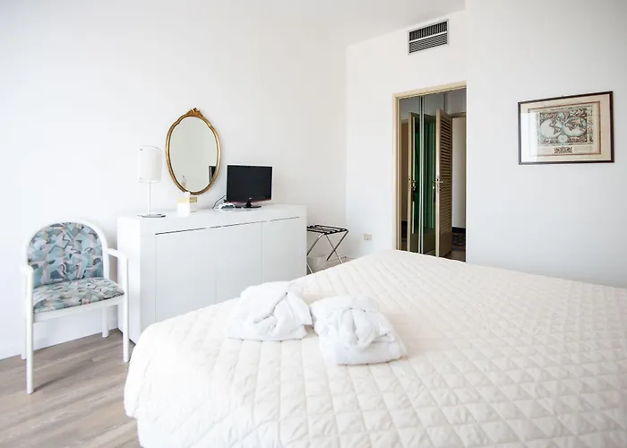 Отель The Promenade Luxury Wellness