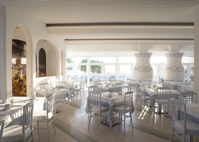 Отель The Promenade Luxury Wellness 5*