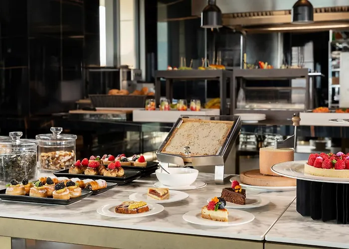 Отель The Promenade Luxury Wellness