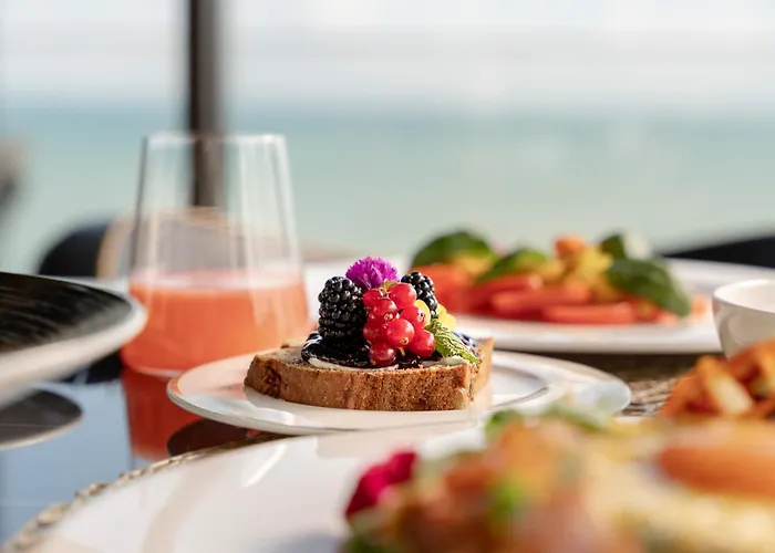 Отель The Promenade Luxury Wellness