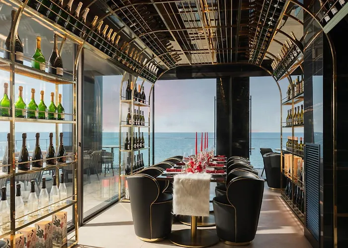 The Promenade Luxury Wellness Отель 5*